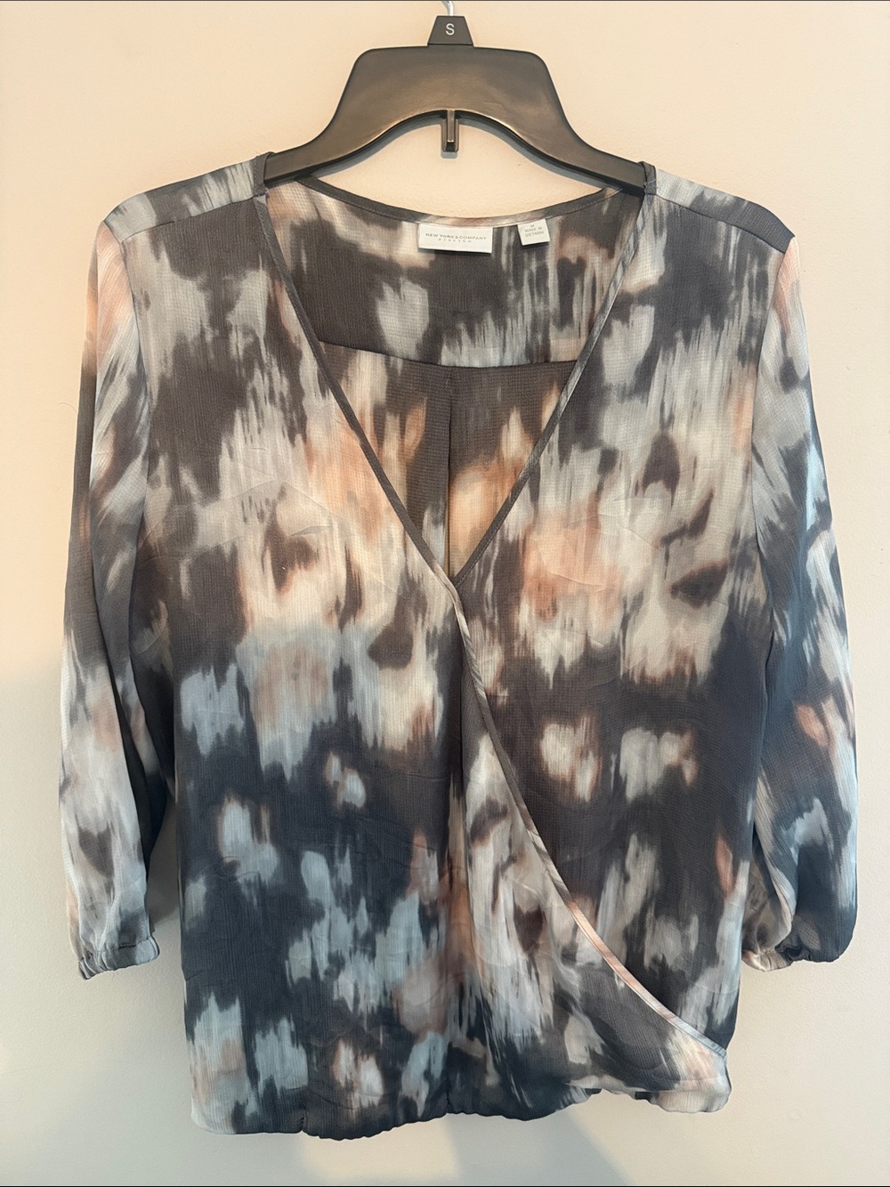 New York & Company Gray, Cream & Brown Tie-Dye Wrap Blouse